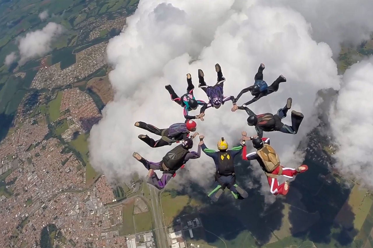 skydiving group formation