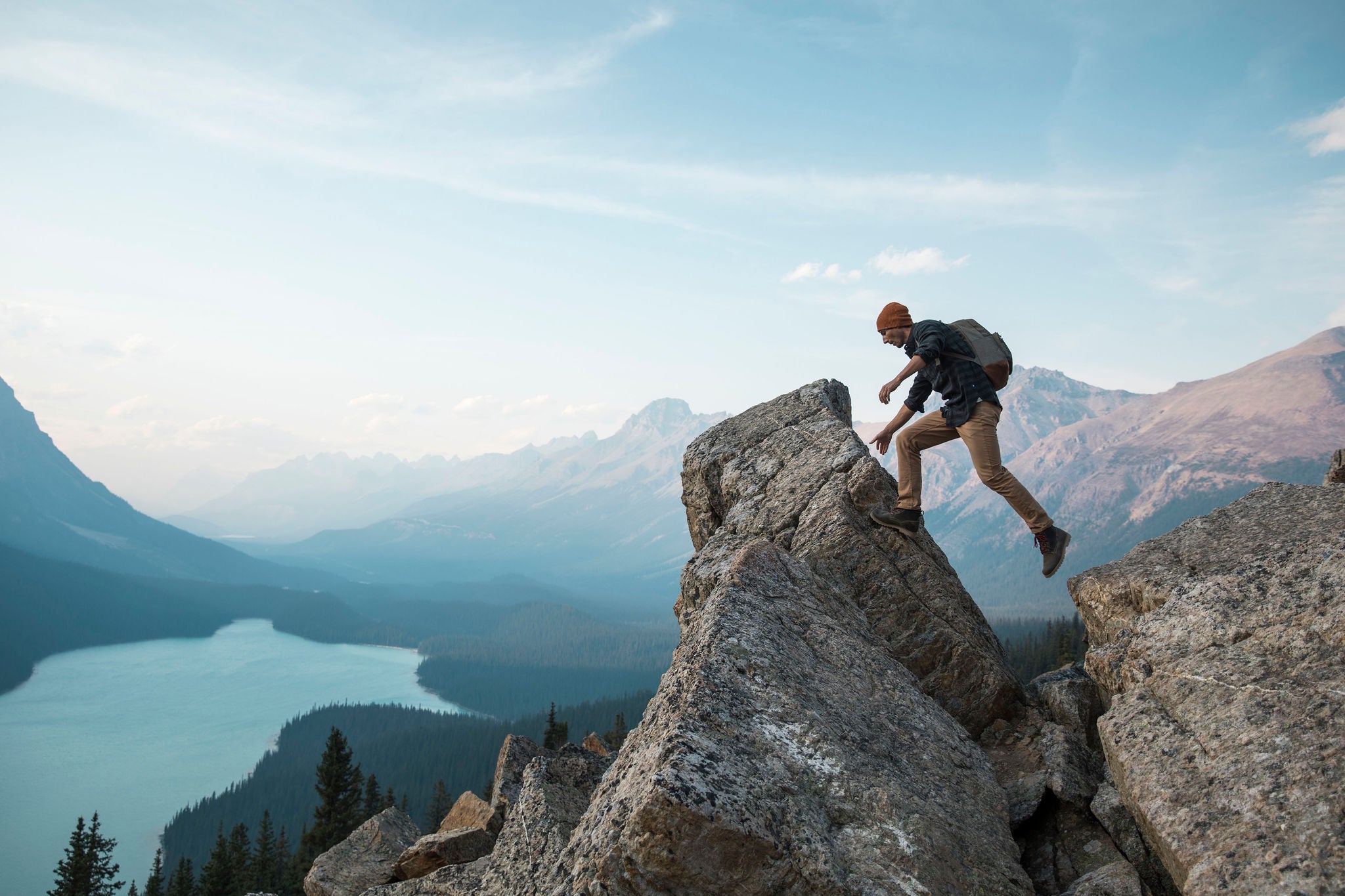 A man standing on a rocky point overlooking Peyto Lake.