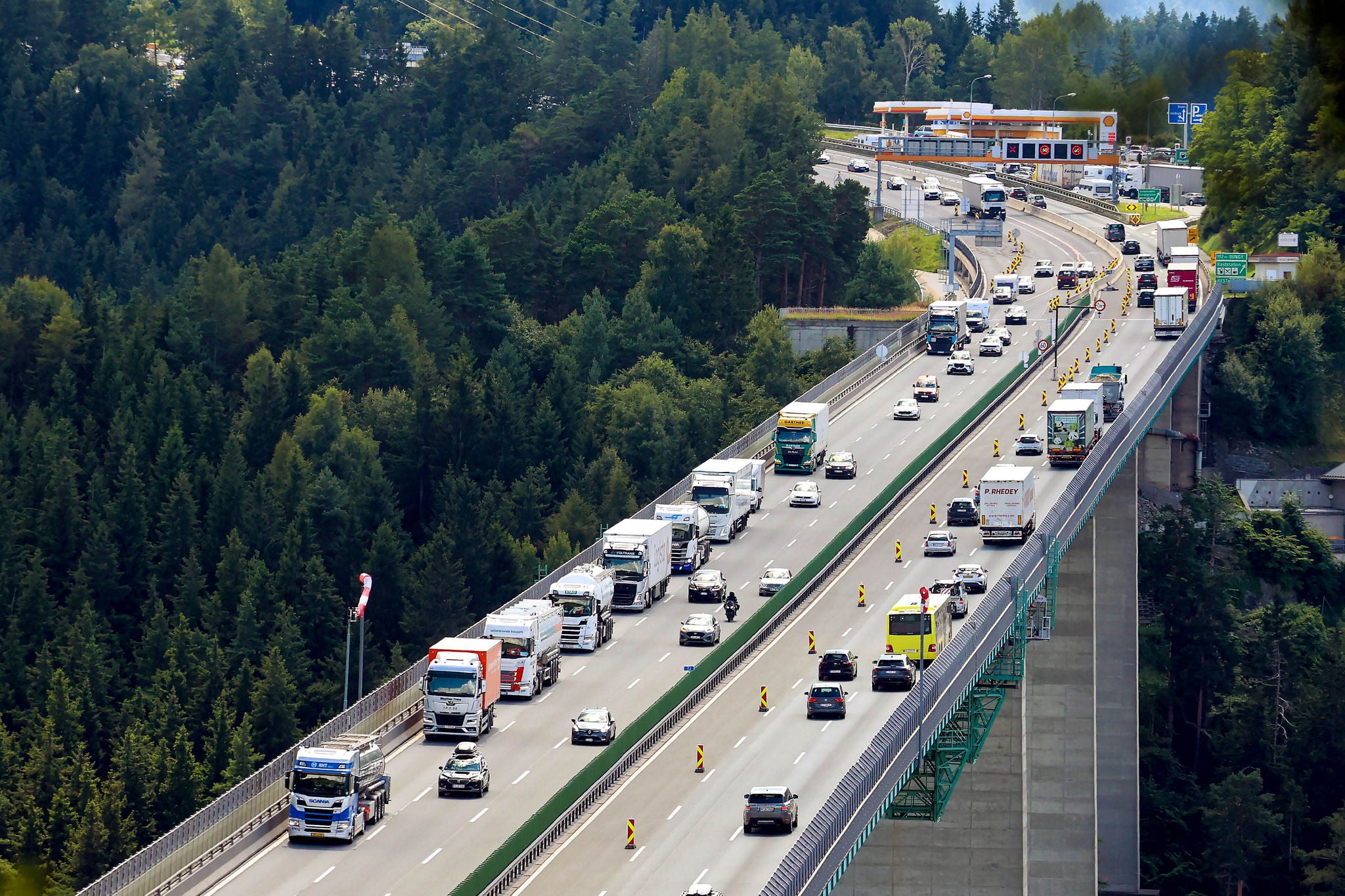 Blick auf Europabruecke an Brenner Autobahn zwischen Patsch und Schoenberg in Tirol bei Innsbruck, A13
