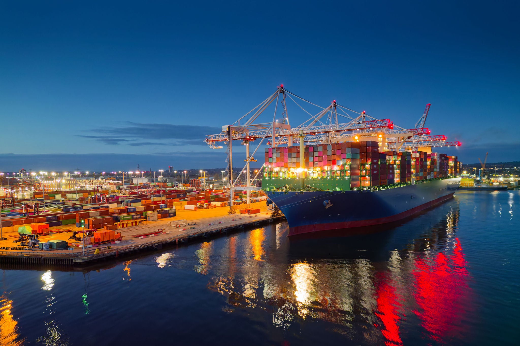 Container terminal with large container ship
