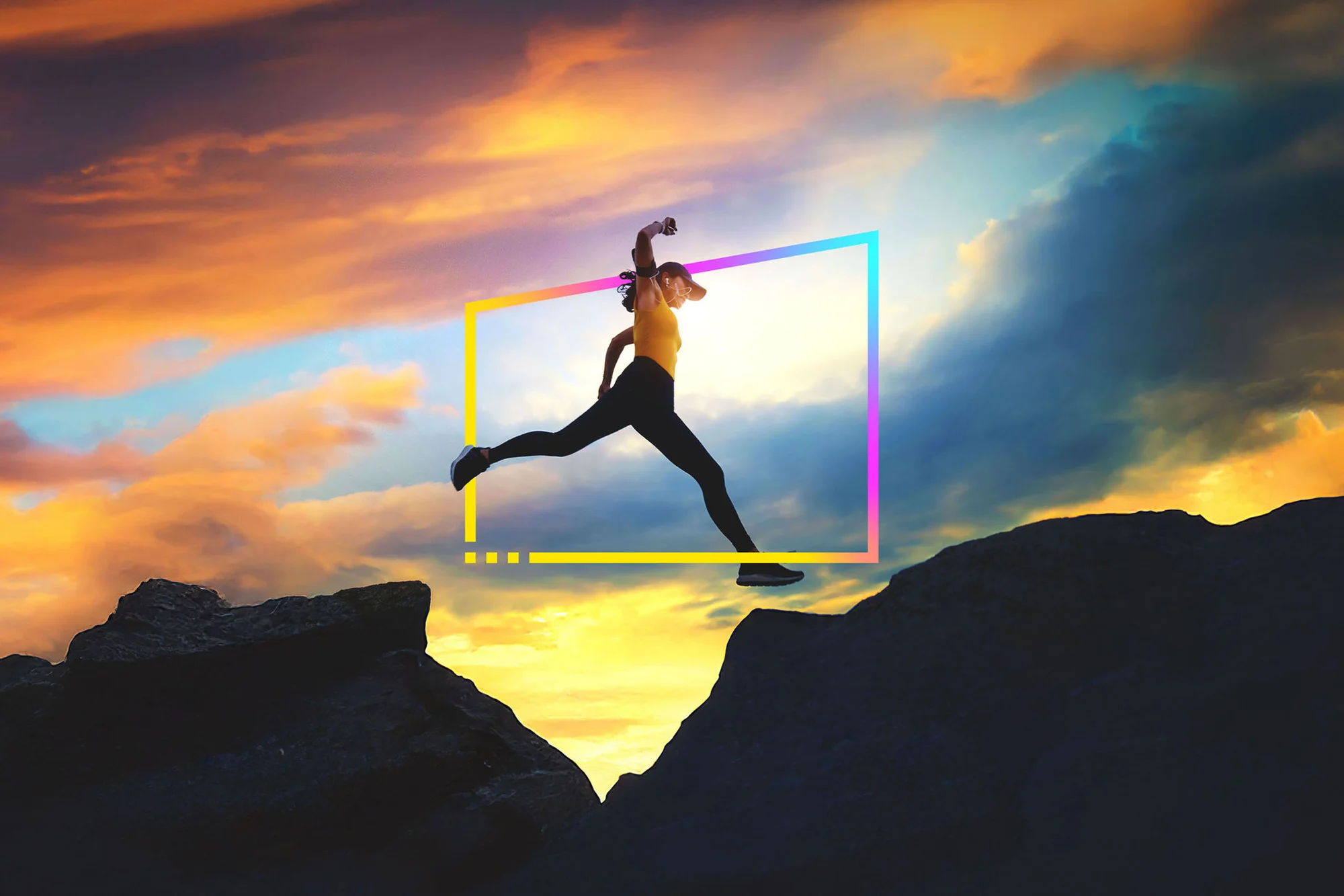 Frau rennt über Berge