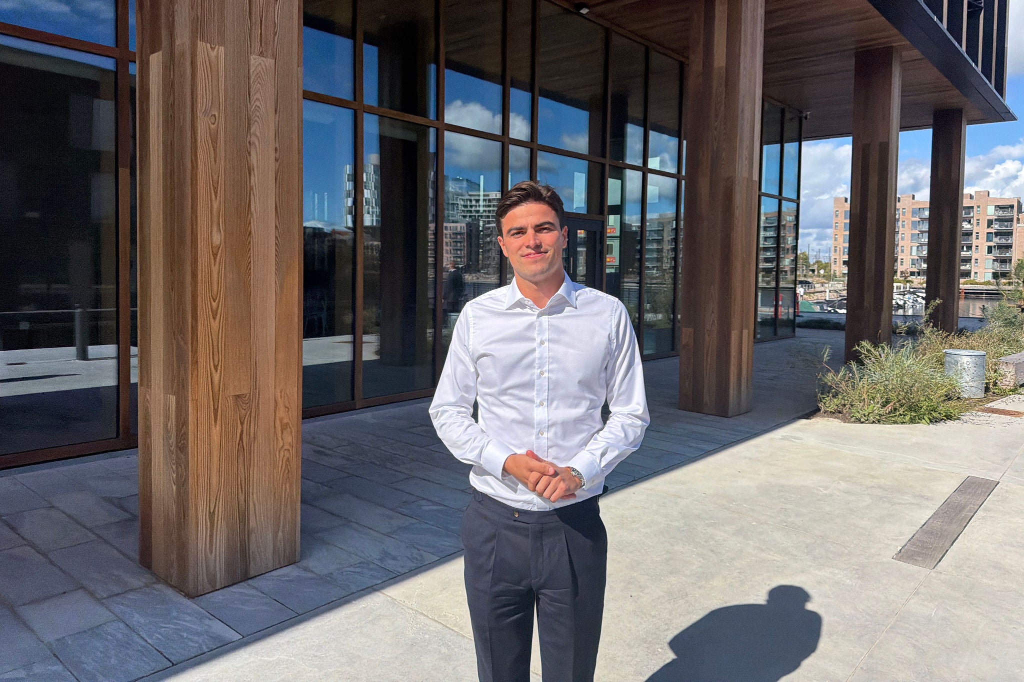 Theodor in front of EY’s new HQ in Copenhagen at Marmormolen in Nordhavn.