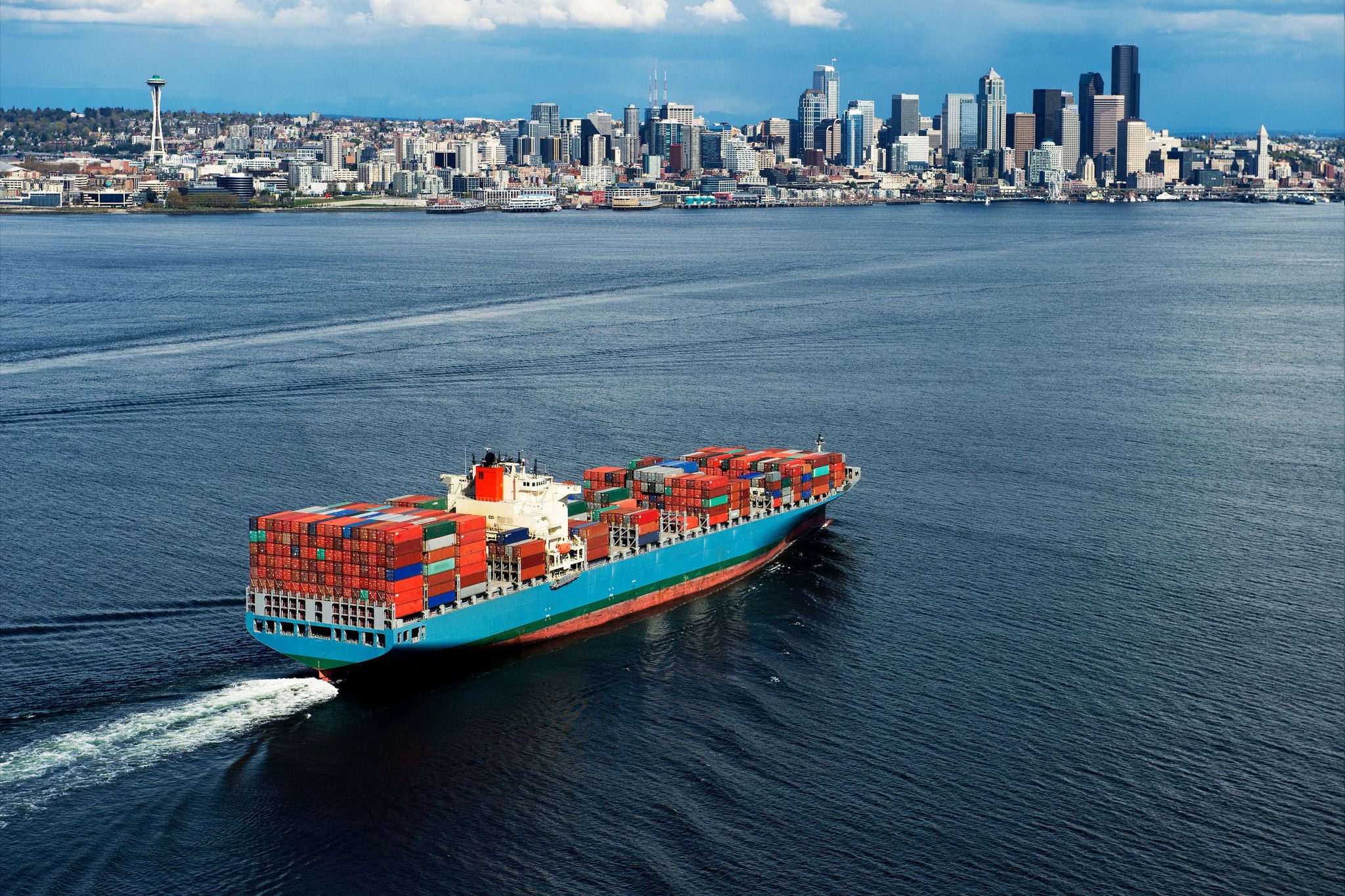 Containerskib sejler ud for Seattle
