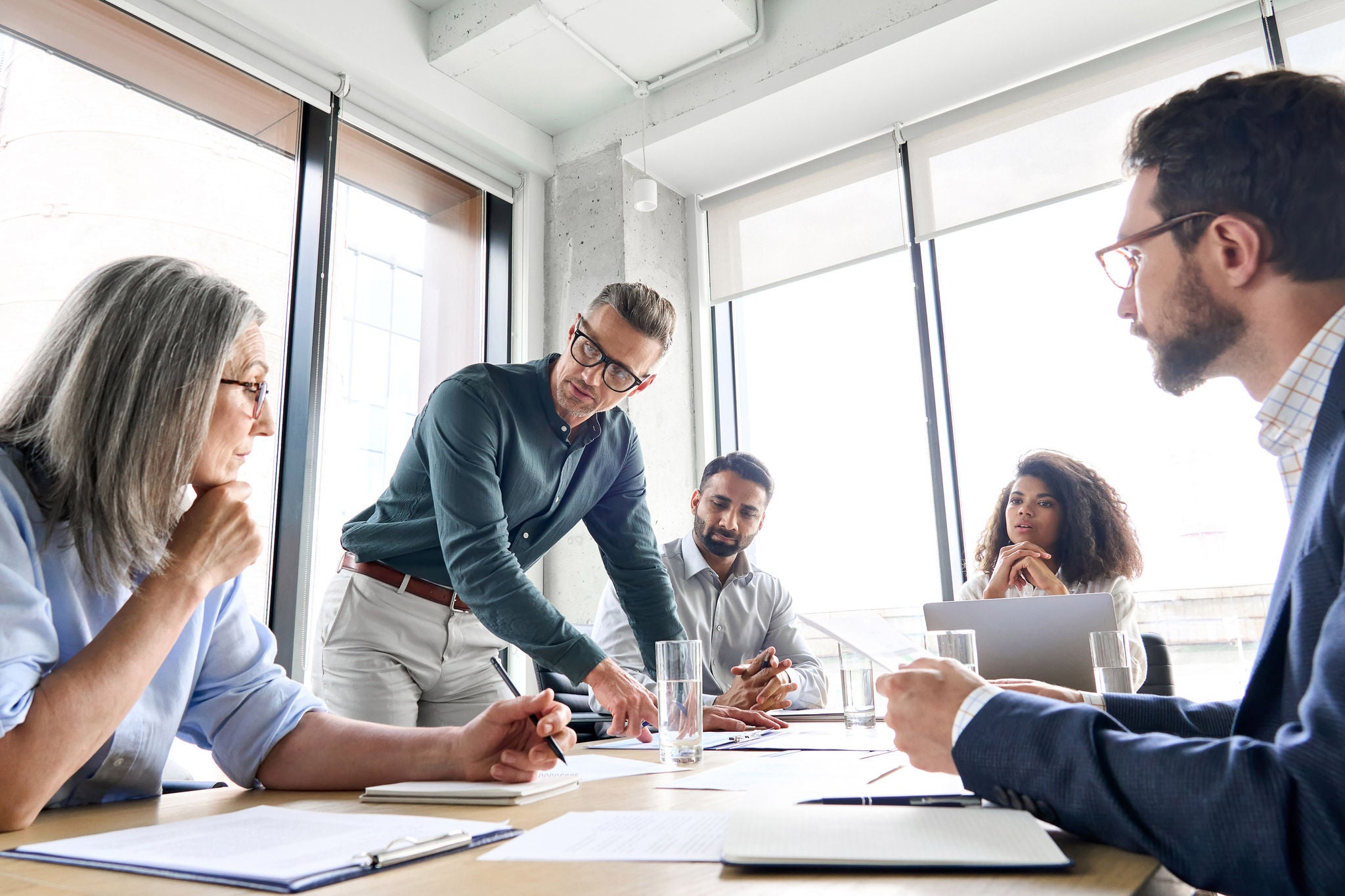 ey-male-mature-caucasian-ceo-businessman-leader-with-diverse-coworkers-team-7