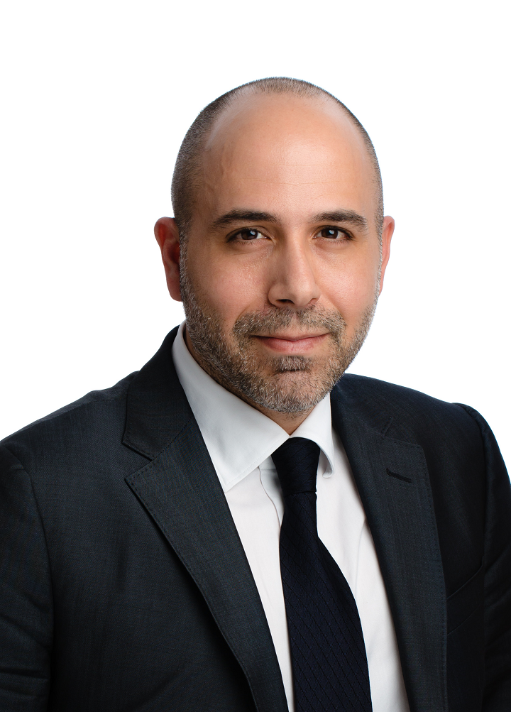 Photographic portrait of Dr Nikolas Mastroyiannopoulos