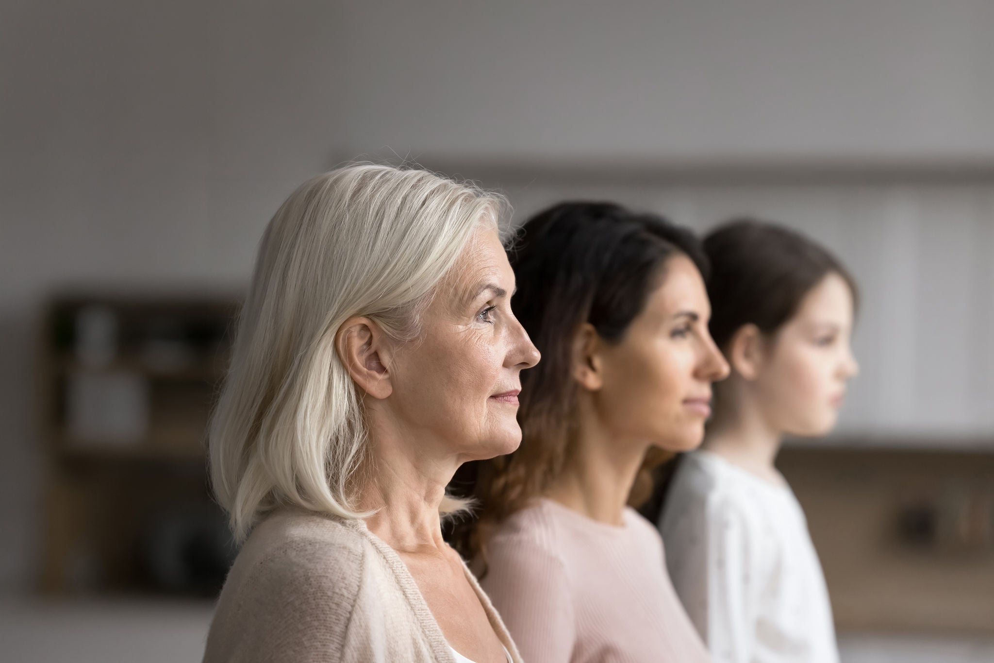 Profilbilde av bestemor, datter og lite barnebarn