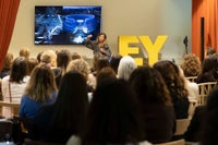 Foro de Mujeres Consejeras y Directivas - Moda y Desfile: el arte de crear experiencias