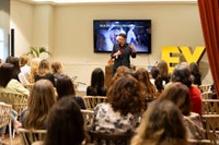 Foro de Mujeres Consejeras y Directivas - Moda y Desfile: el arte de crear experiencias