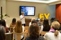 Foro de Mujeres Consejeras y Directivas - Moda y Desfile: el arte de crear experiencias