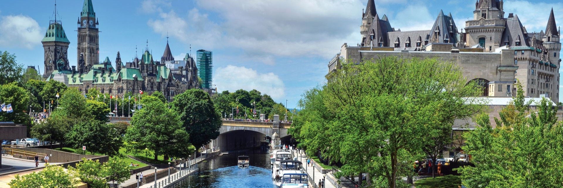 Paysage urbain de la ville d’Ottawa avec la Colline du Parlement et le canal Rideau