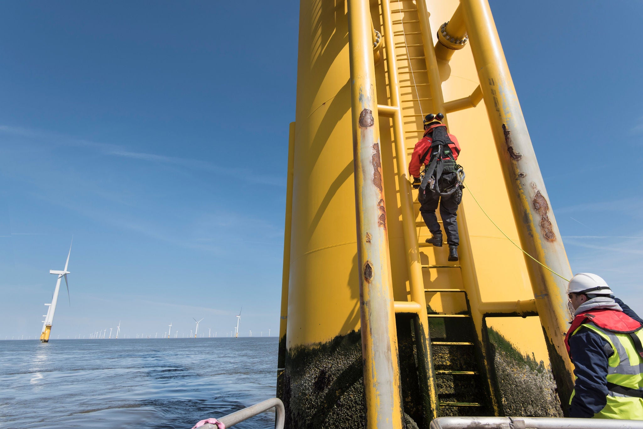 Offshore wind turbine maintenance