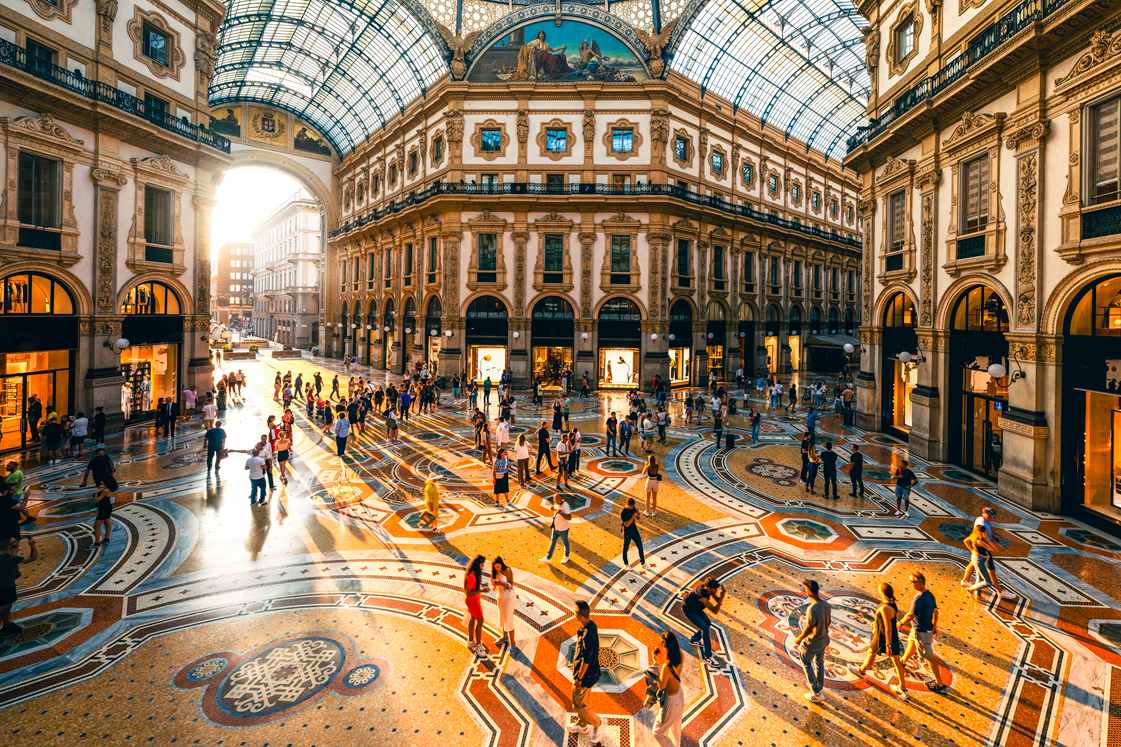 EY PRIVATE ONLY Crowd of people in Galleria Vittorio Emanuele II at sunset