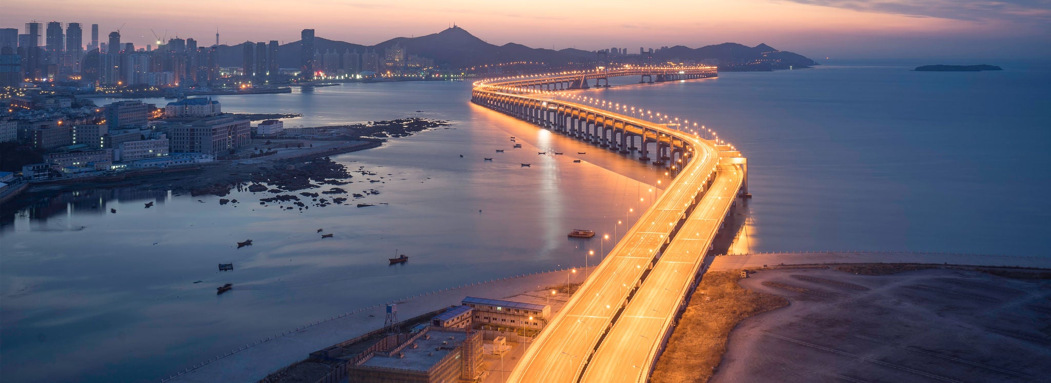 Bro tidlig på morgenen