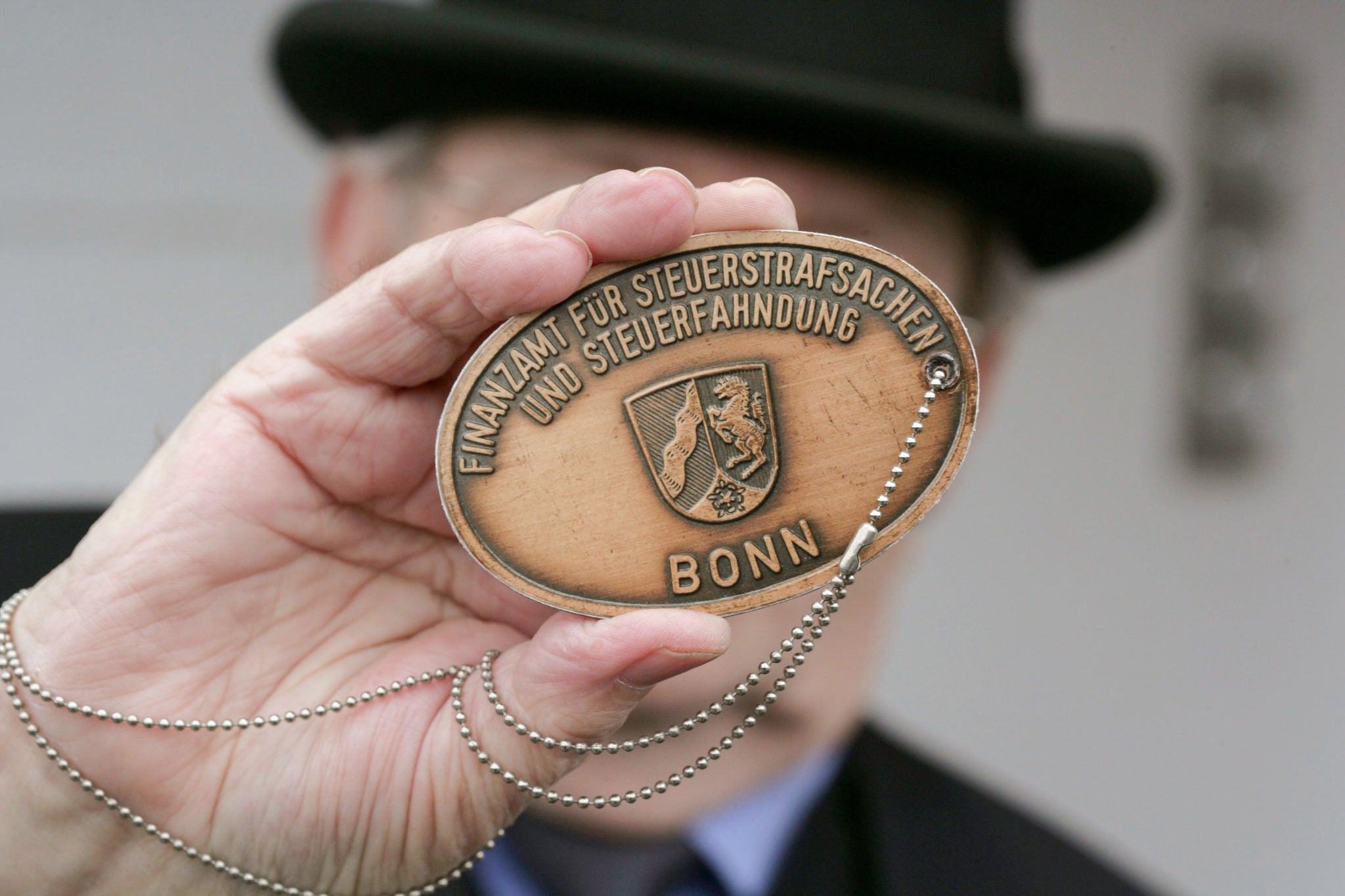 Deutschland, Bonn, Dienstmarke des Finanzamtes fuer Steuerstrafsachen und Steuerfahndung