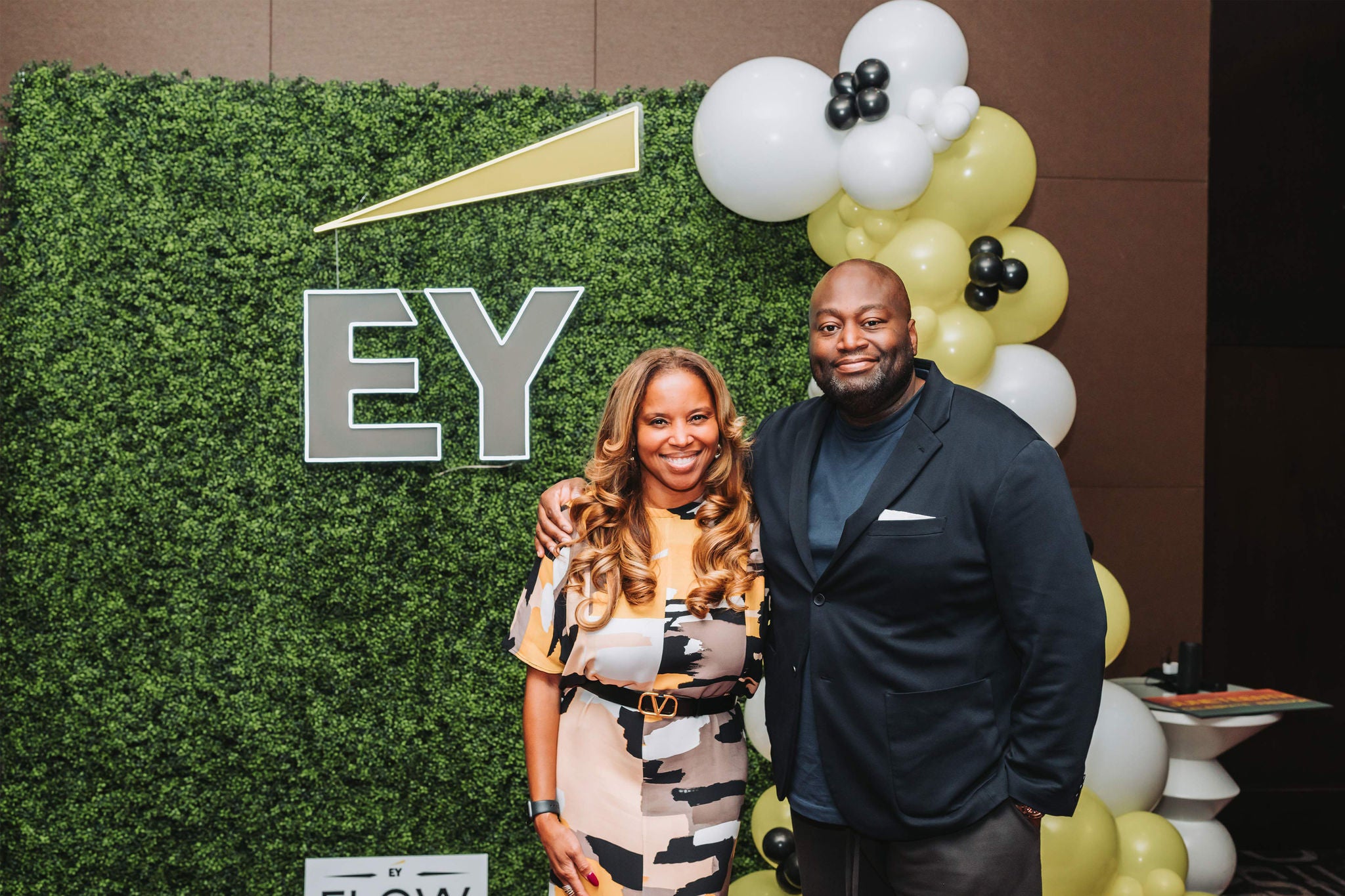 A view of daily work life at EY, employees collaborating, concentrating, and connecting in shared office spaces that support both individual focus and team interaction.