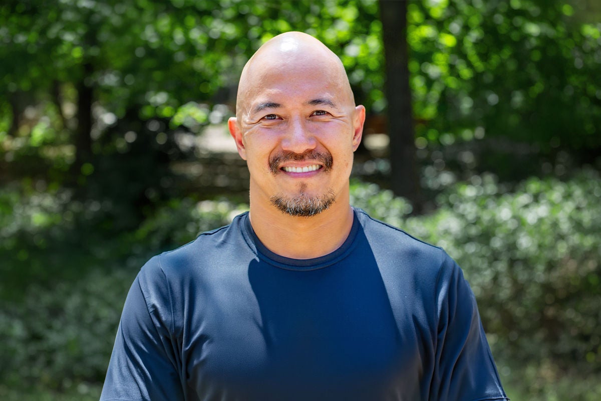 Photographic portrait of Claudio Sassaki
