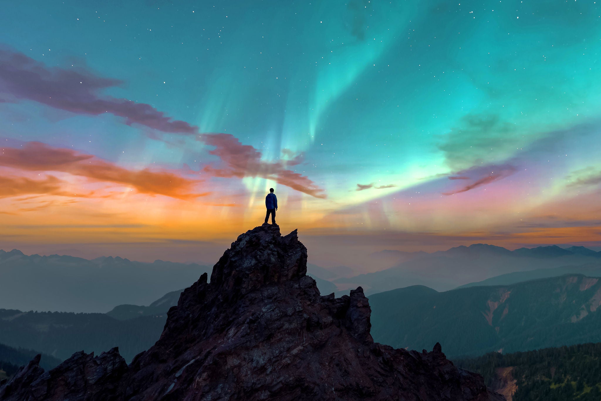 Randonneur en haut d'une montagne