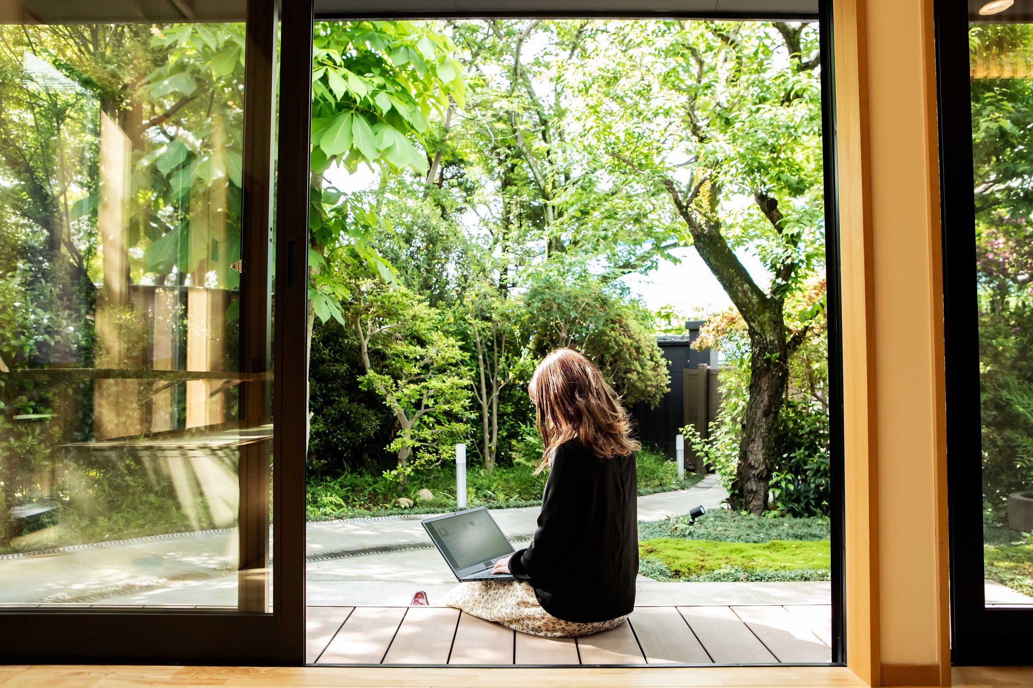 A new lifestyle of workcation that combines travel and work.