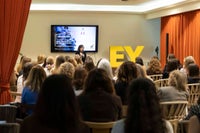 Foro de Mujeres Consejeras y Directivas - Moda y Desfile: el arte de crear experiencias