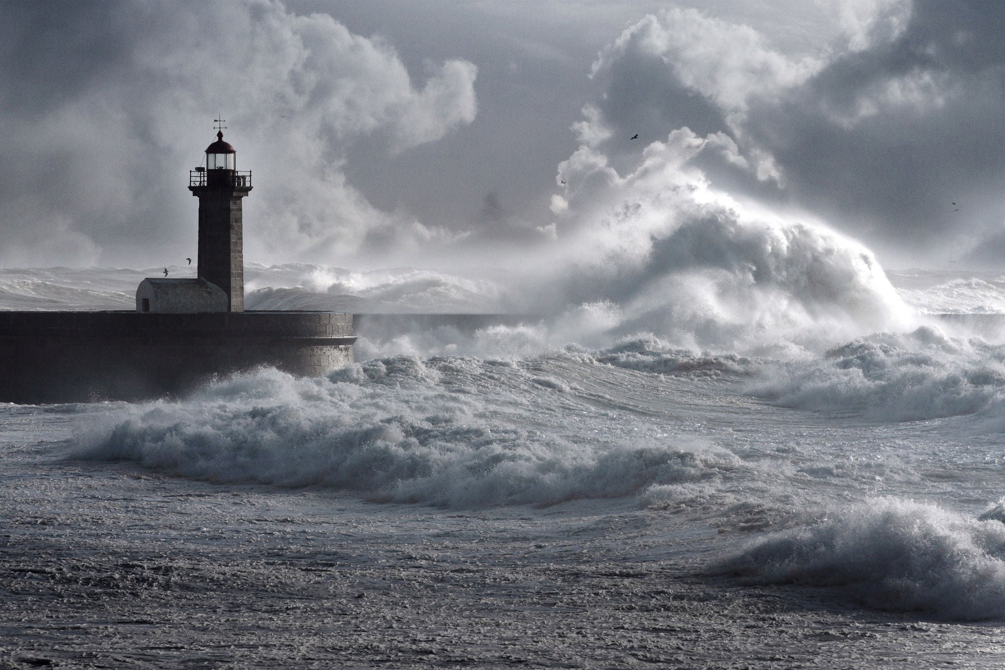 Storm waves over the Lighthouse