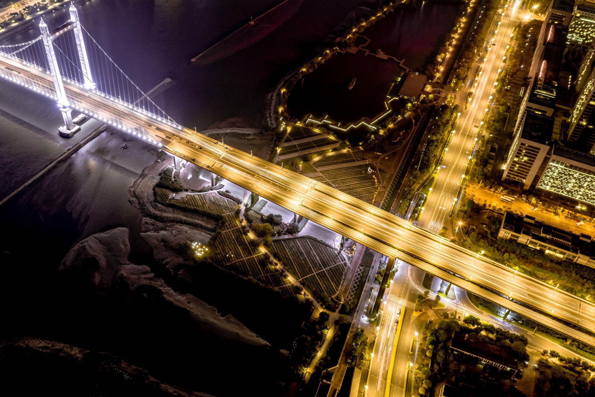 福州夜間道路景觀的空拍視角