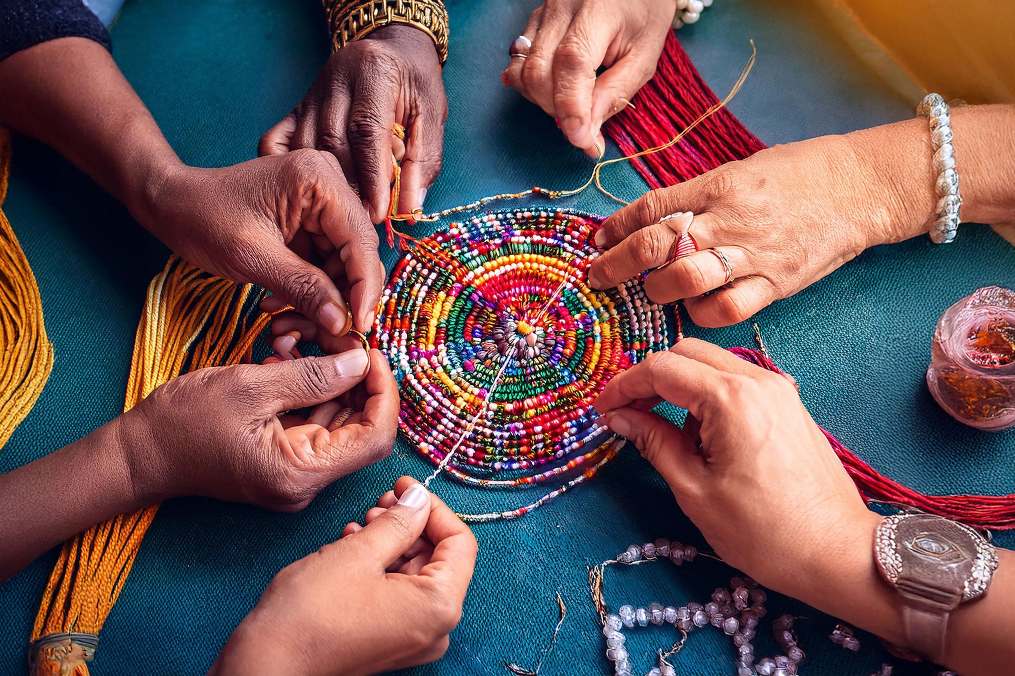 Varias mãos juntas