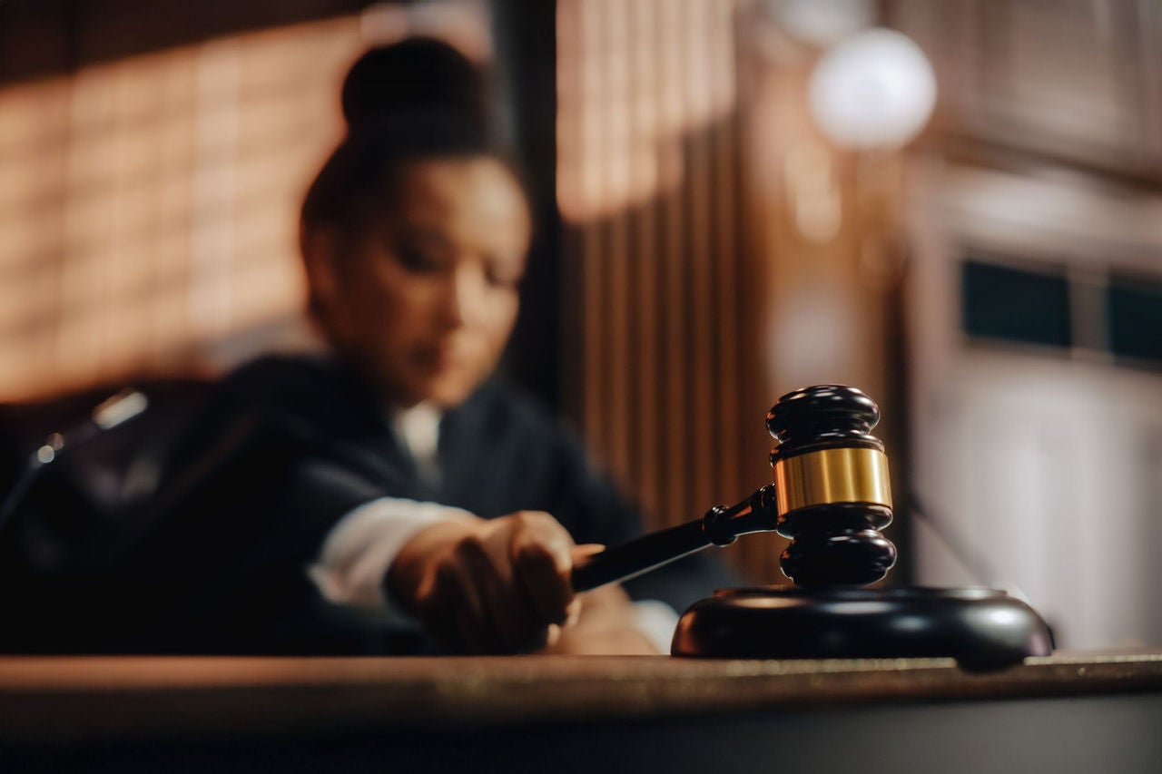 Mulher no tribunal