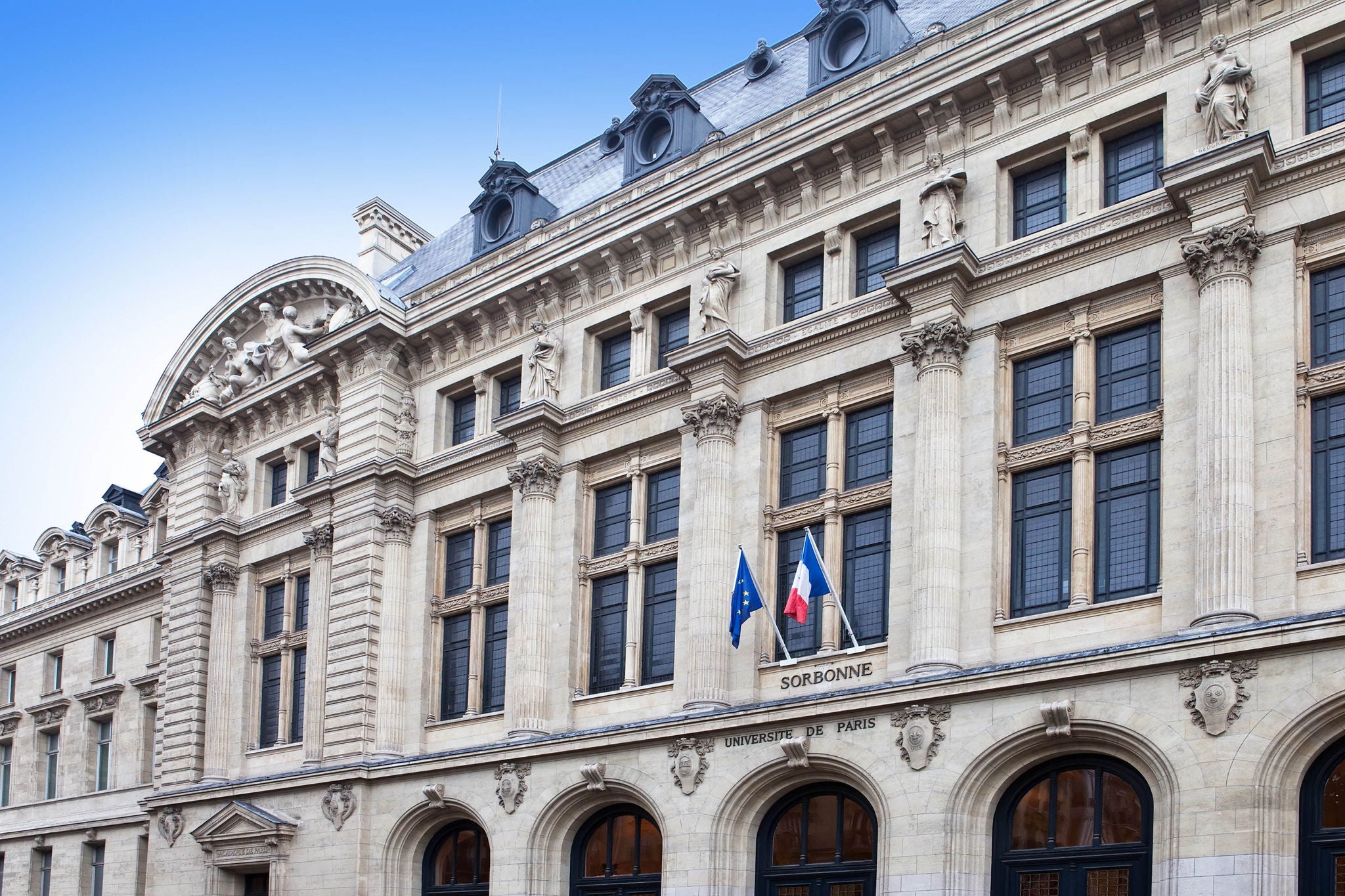 Die Sorbonne Universite in Paris ist auch bei Deutschen beliebt. Wer als Unternehmerkind dorthin zieht und sich womoe glich auch nach dem Abschluss in Frankreich aufhaelt, muss die verschaerfte deutsche Wegzugsbesteuerung im Blick behalten.