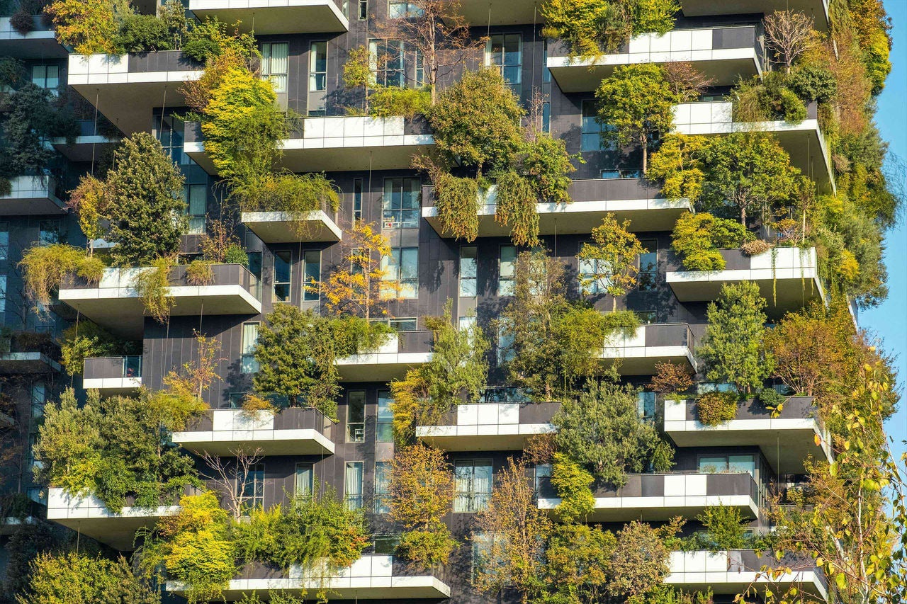 Begrünte Hochhausfassade