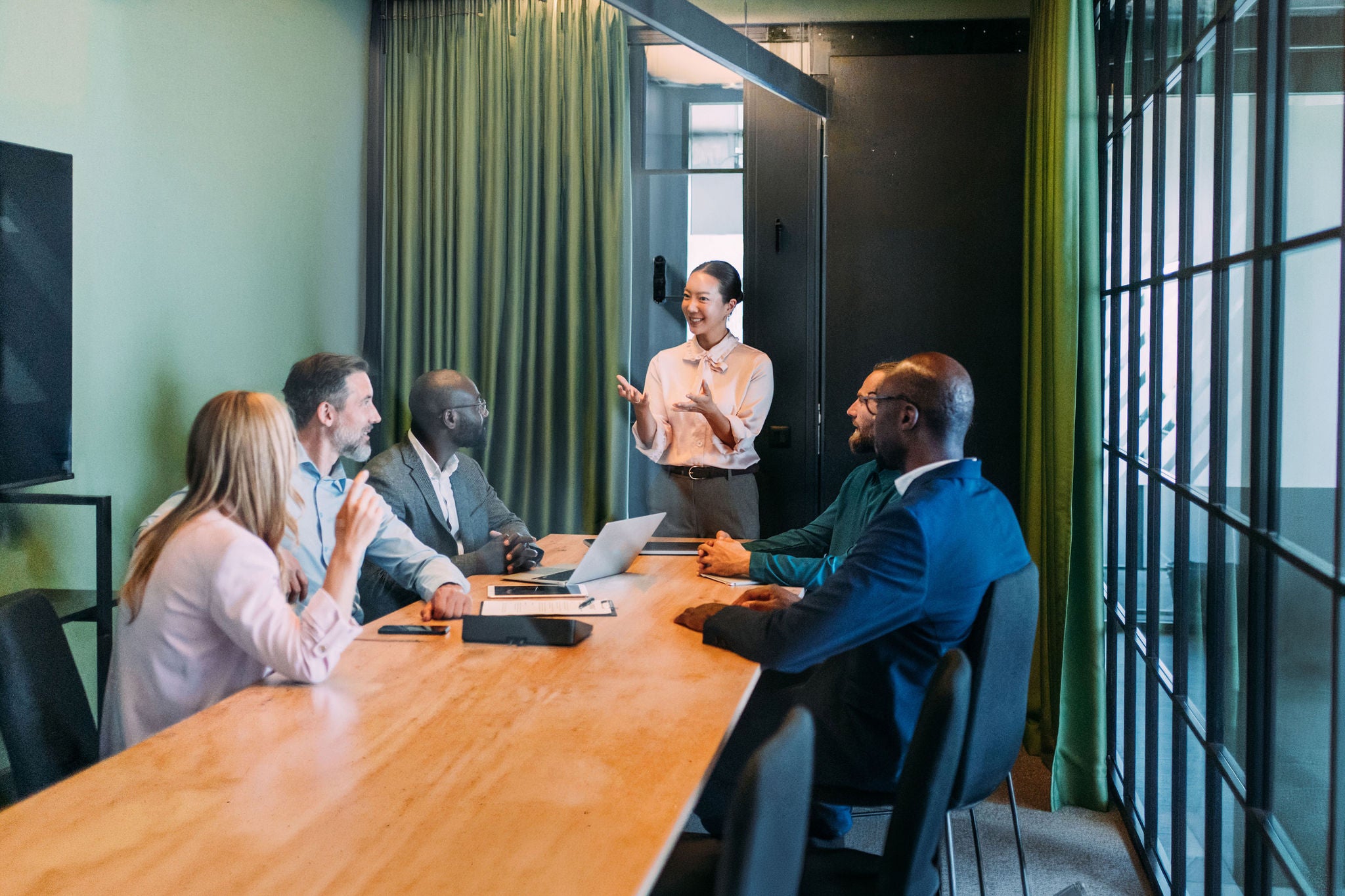 ey-team-of-professionals-during-a-meeting-background
