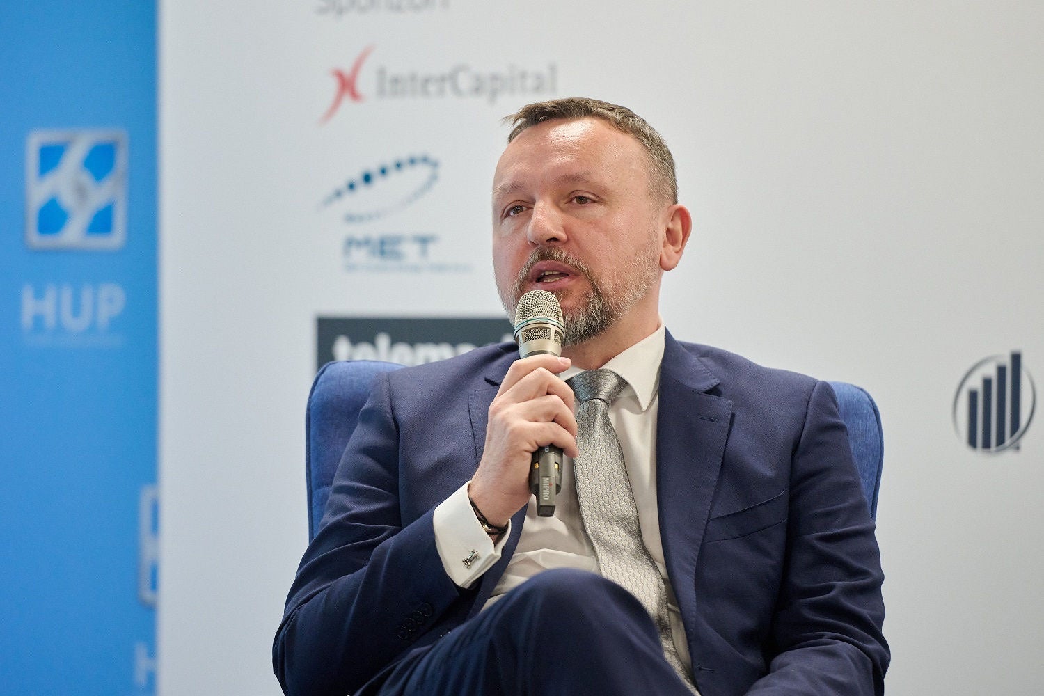 Photo EOY launch panel