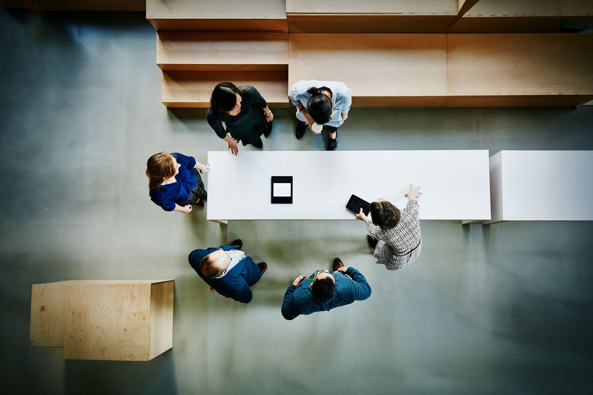 Overhead view of businesswoman leading meeting
