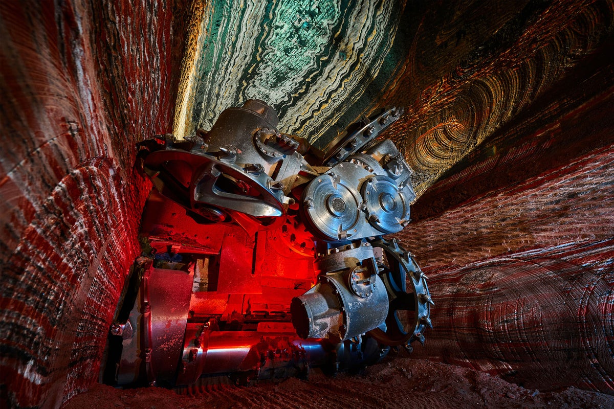 Unlocking operating model resilience in Mining 2026 | EY - South Africa