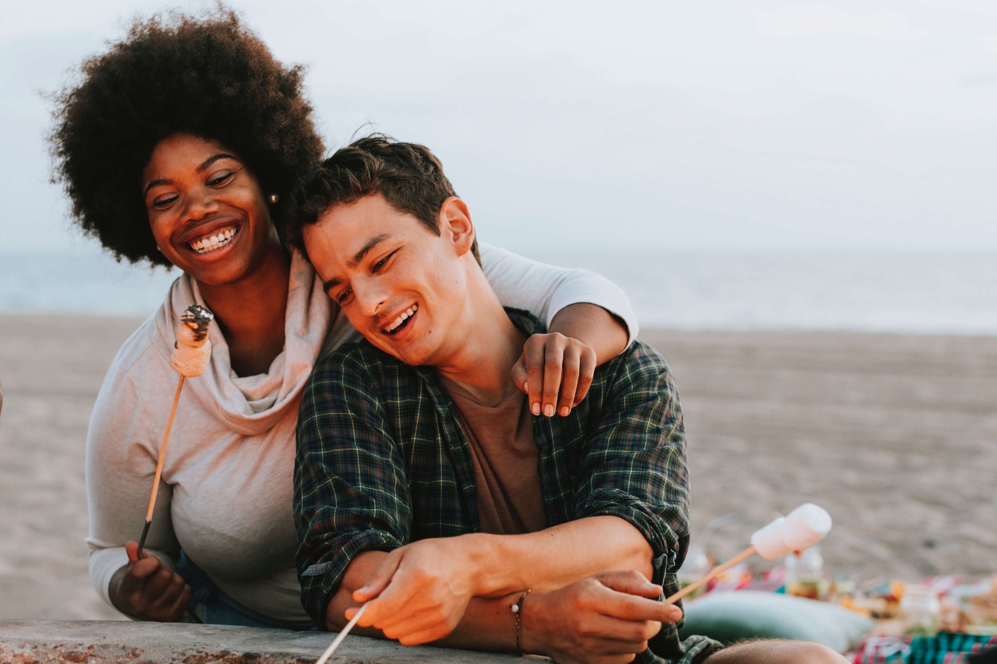 Zespół dyskutujący w nocy