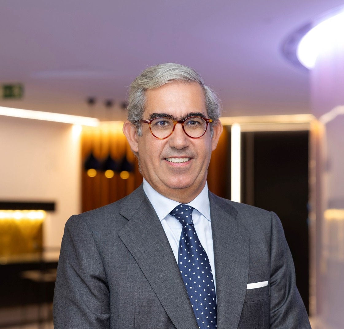 ey-adolfo-zunzunegui-retrato