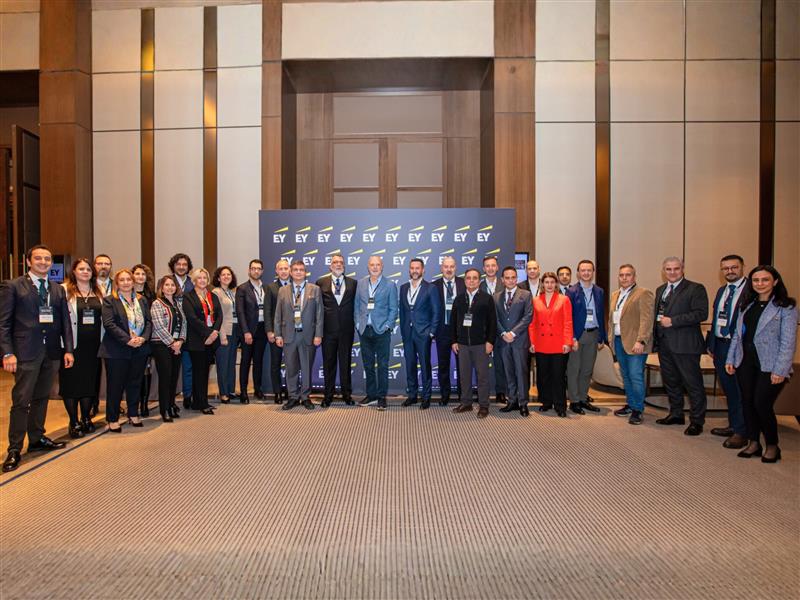 ey-a-construction-designer-reviews-an-architectural-model-prototype