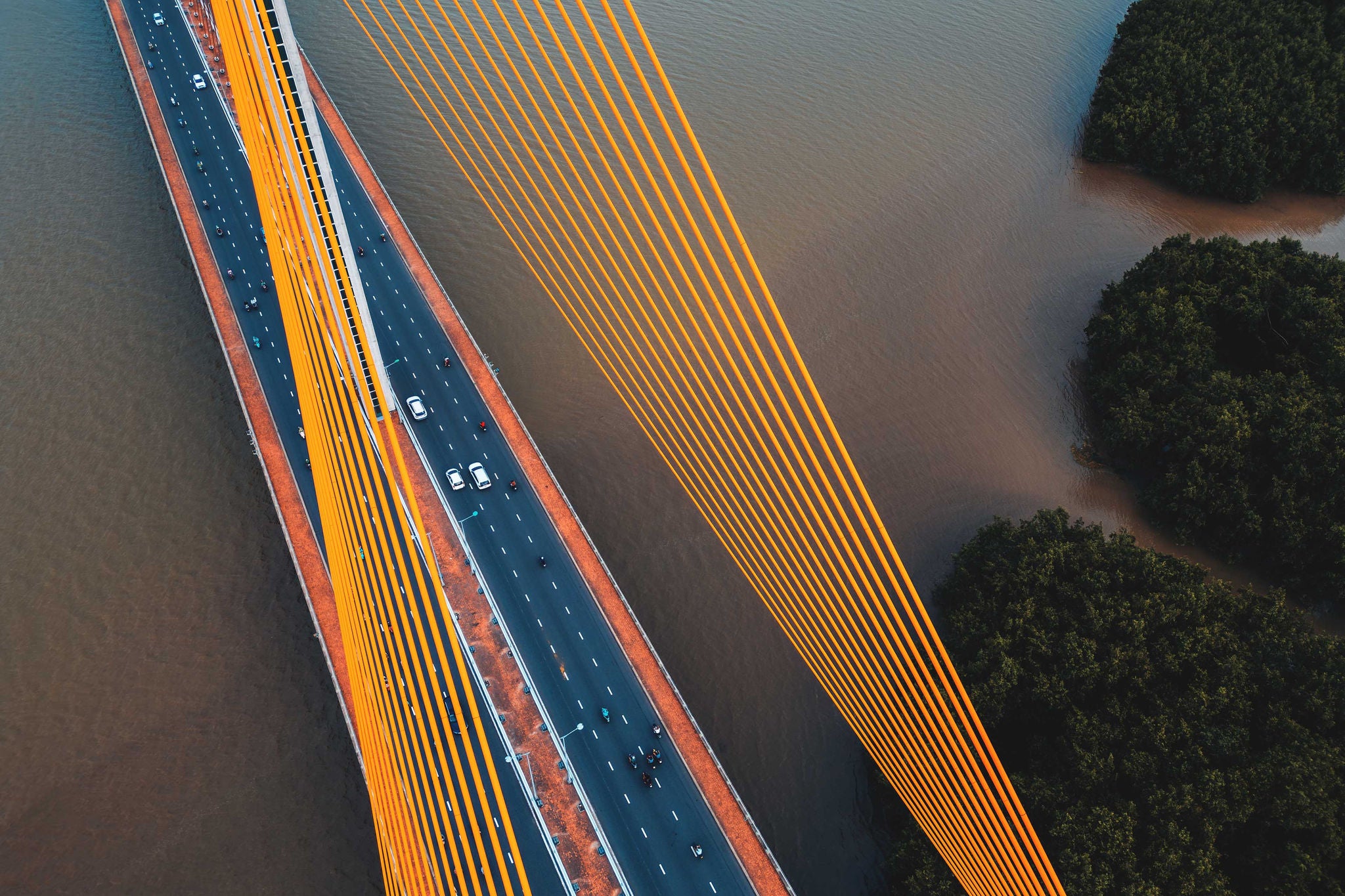 symmetric-modern-cable-stayed-bridge