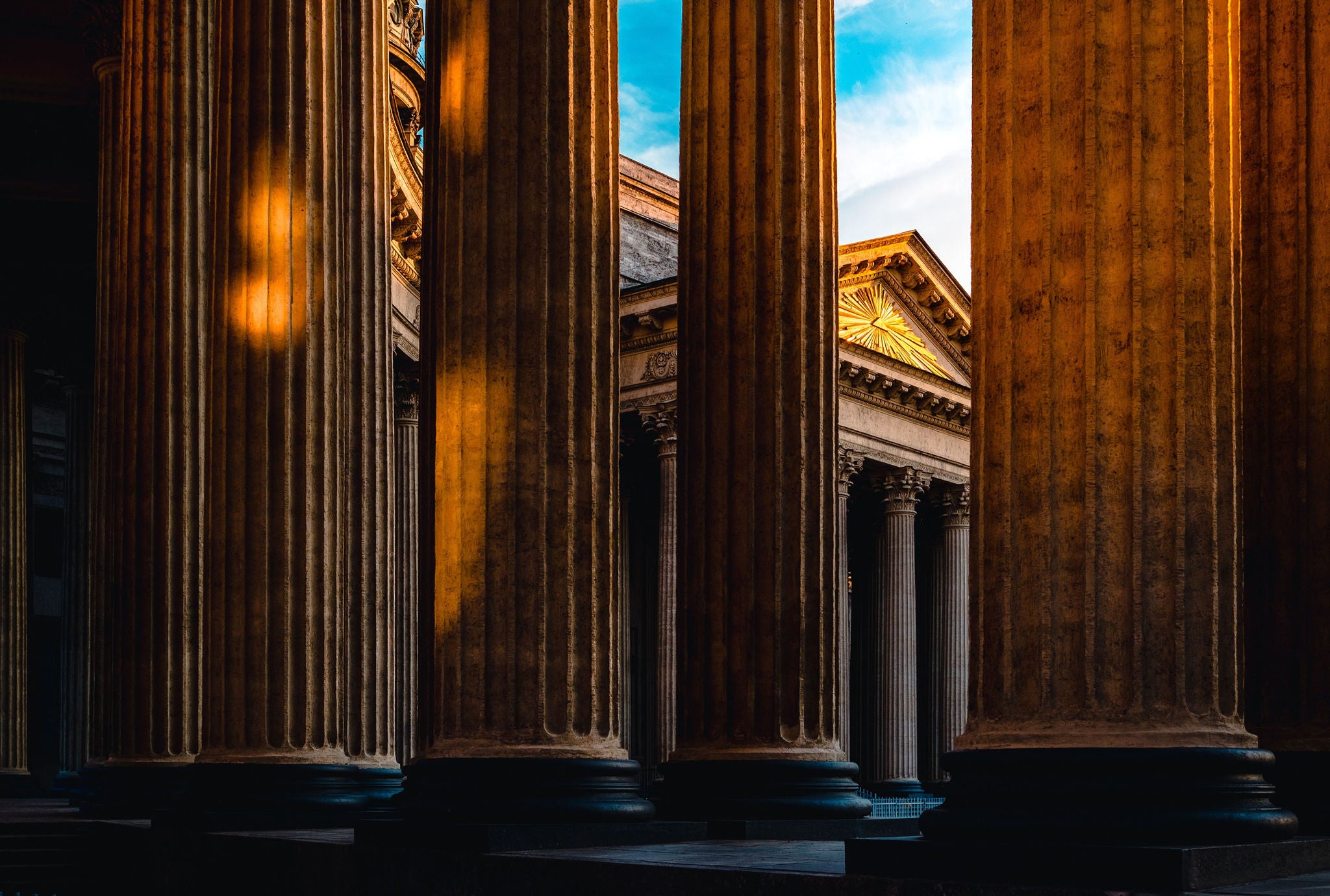 Hero banners ey.com (3800 x 2560 px) - hero-banner-ey-ro-law-bancila-articol