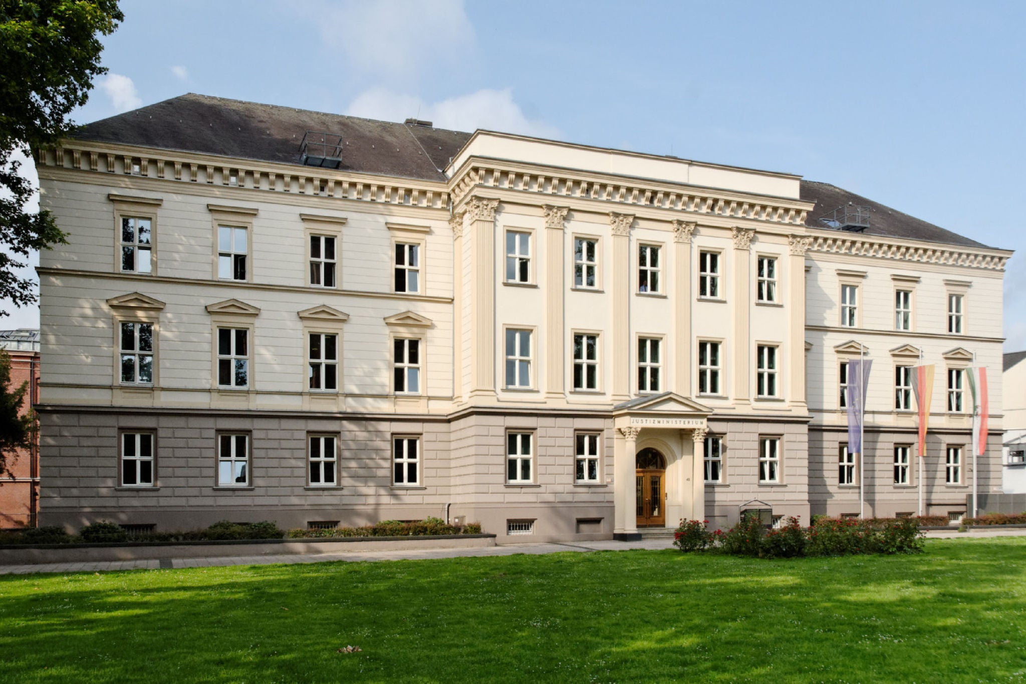 Nordost-Ansicht vom Justizministerium in Duesseldorf-Stadtmitte