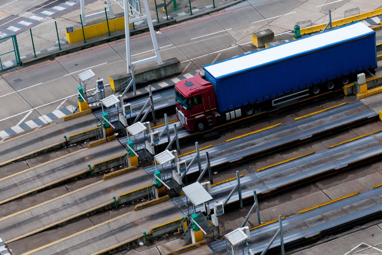 birlikte oturan gardaşlar