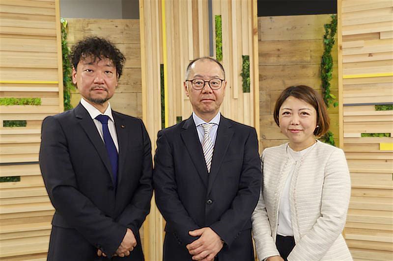 左から、EYストラテジー・アンド・コンサルティングの高塚 裕輝、SAPジャパン株式会社の桜本 利幸 氏、EY税理士法人の上田 理恵子