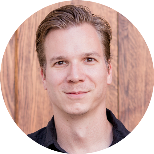 Portraitfoto von Jakob Steinschaden