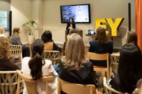 Foro de Mujeres Consejeras y Directivas - Moda y Desfile: el arte de crear experiencias