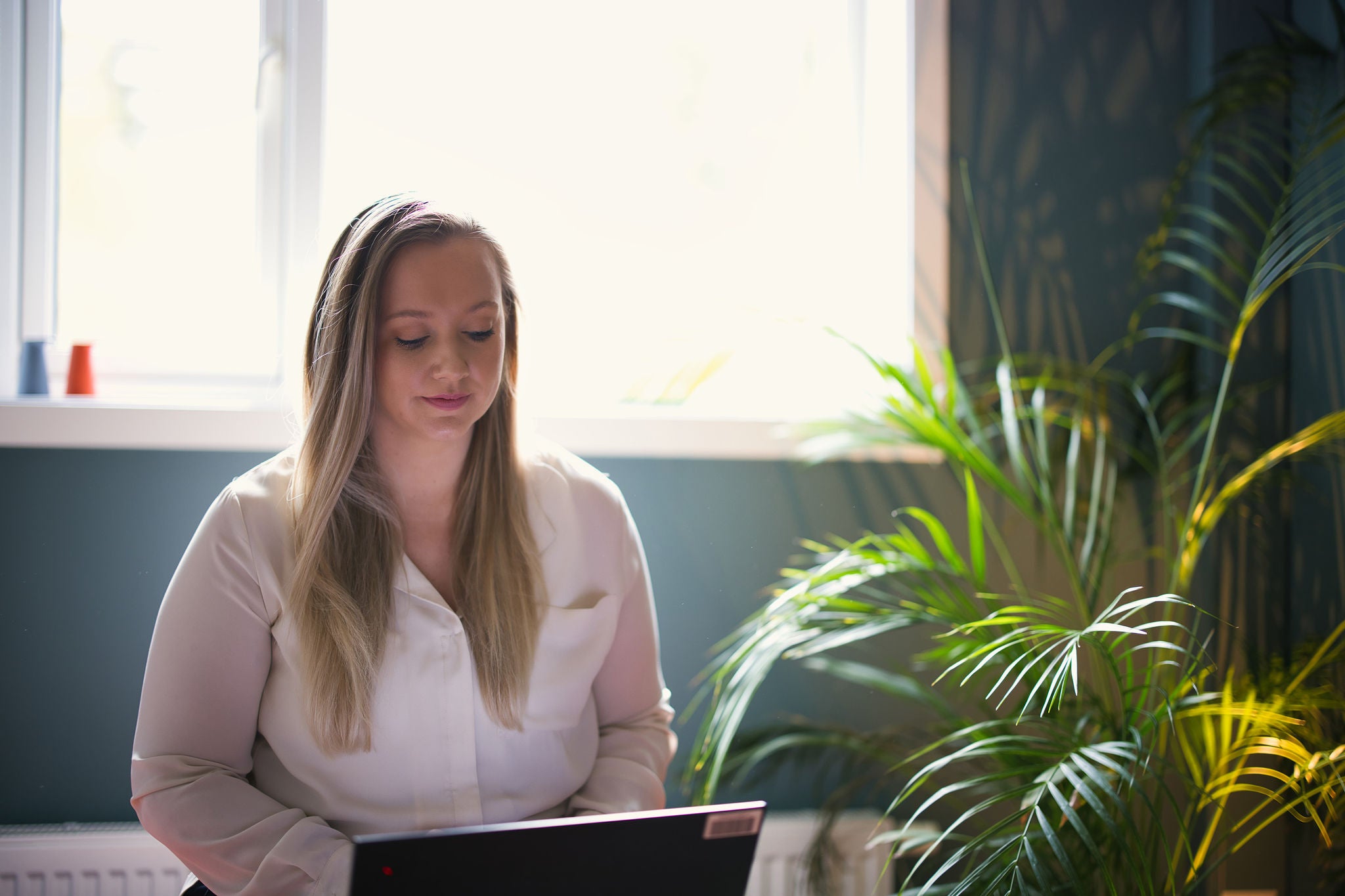 Bilde av Gidske Leikvoll i EY Skye på hjemmekontor