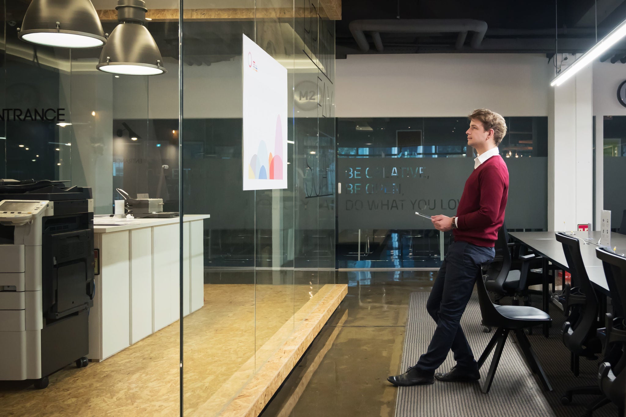 birlikte oturan gardaşlar