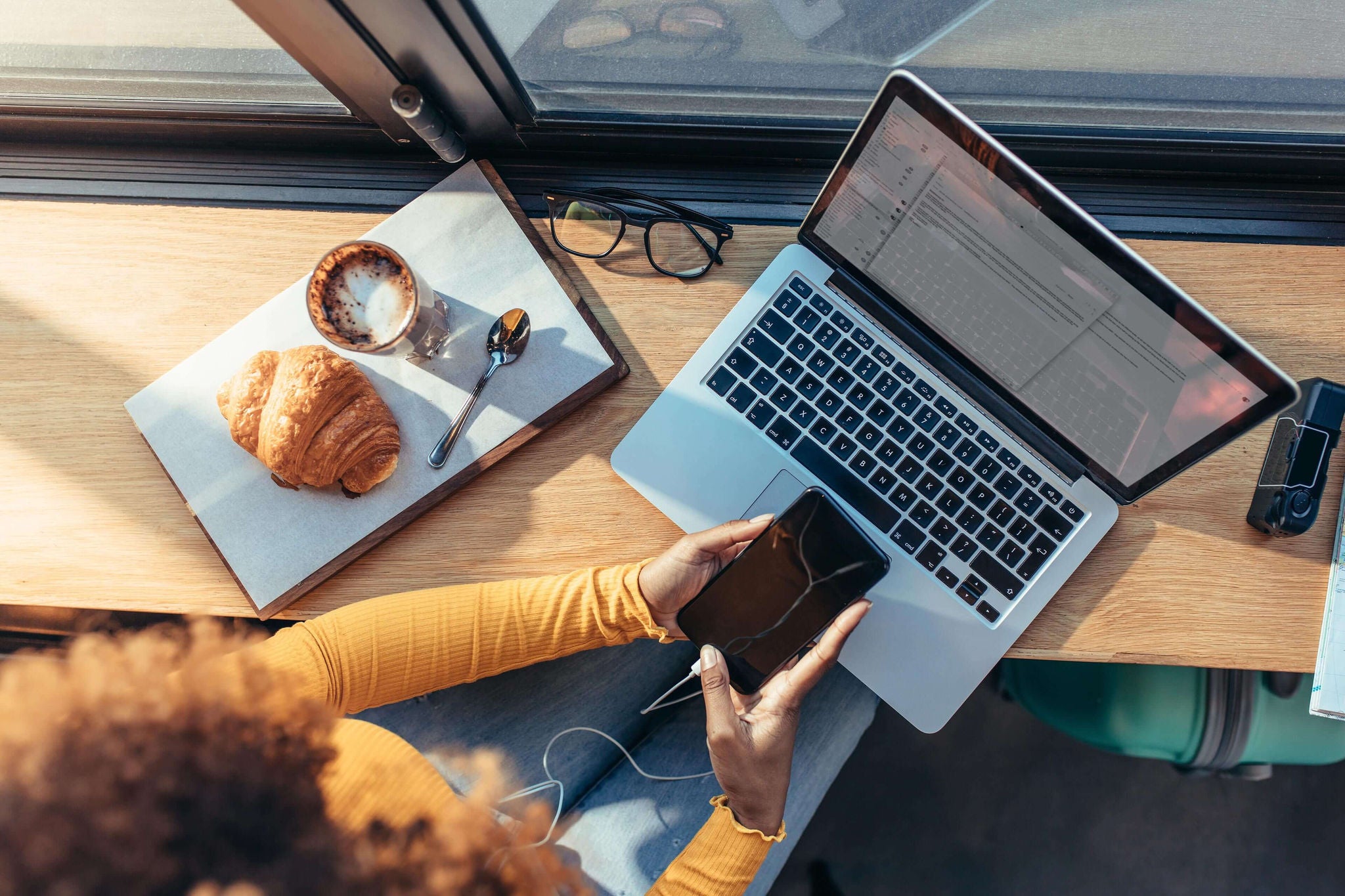 flexible working in cafe