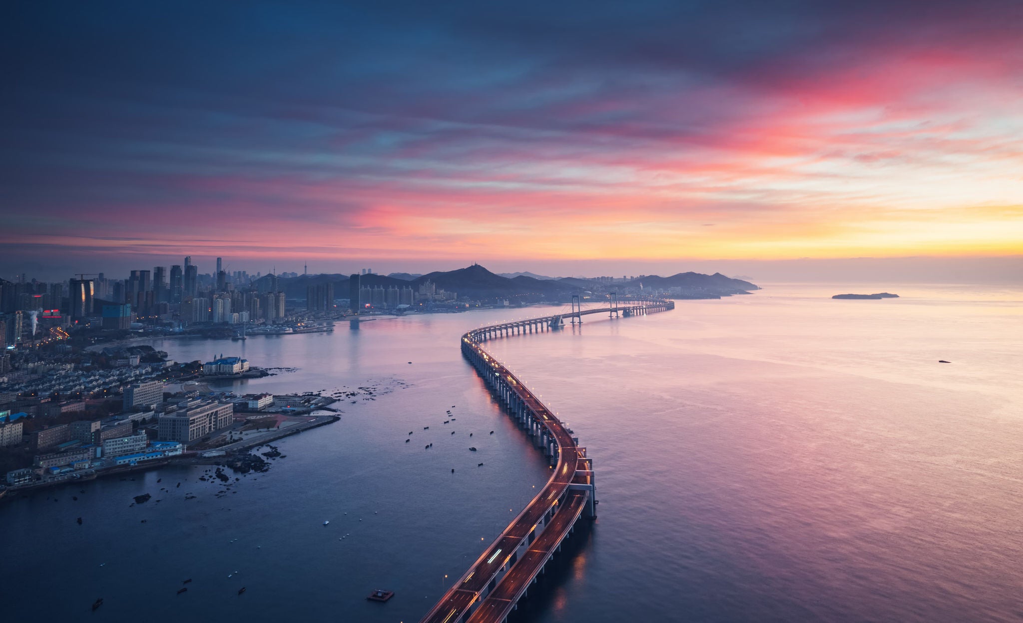 birlikte oturan gardaşlar