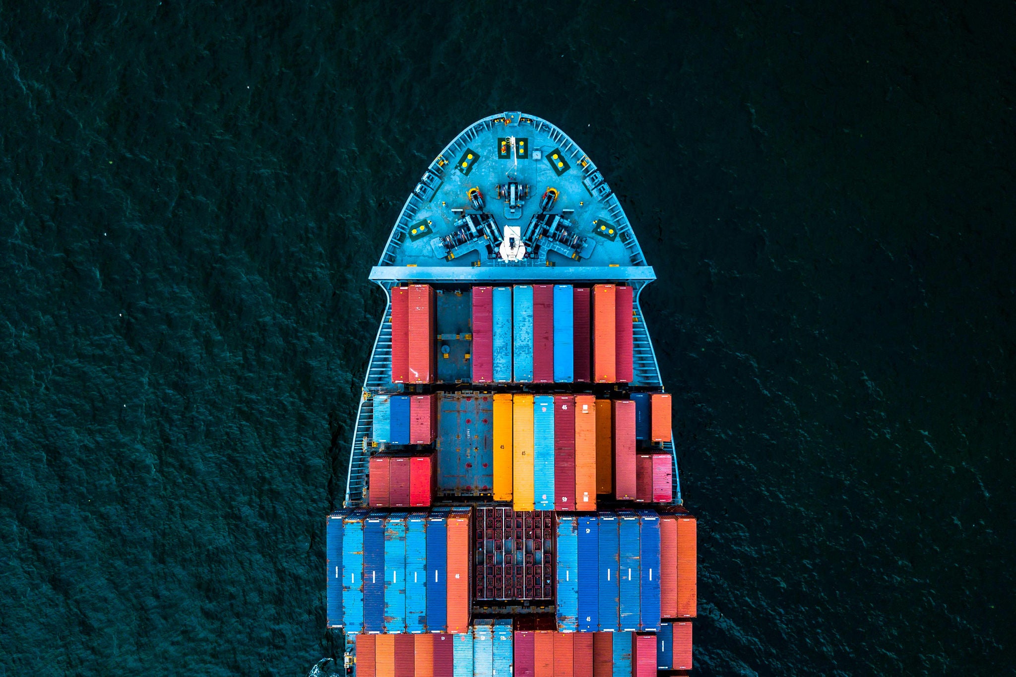  Containerschiff auf dem Meer