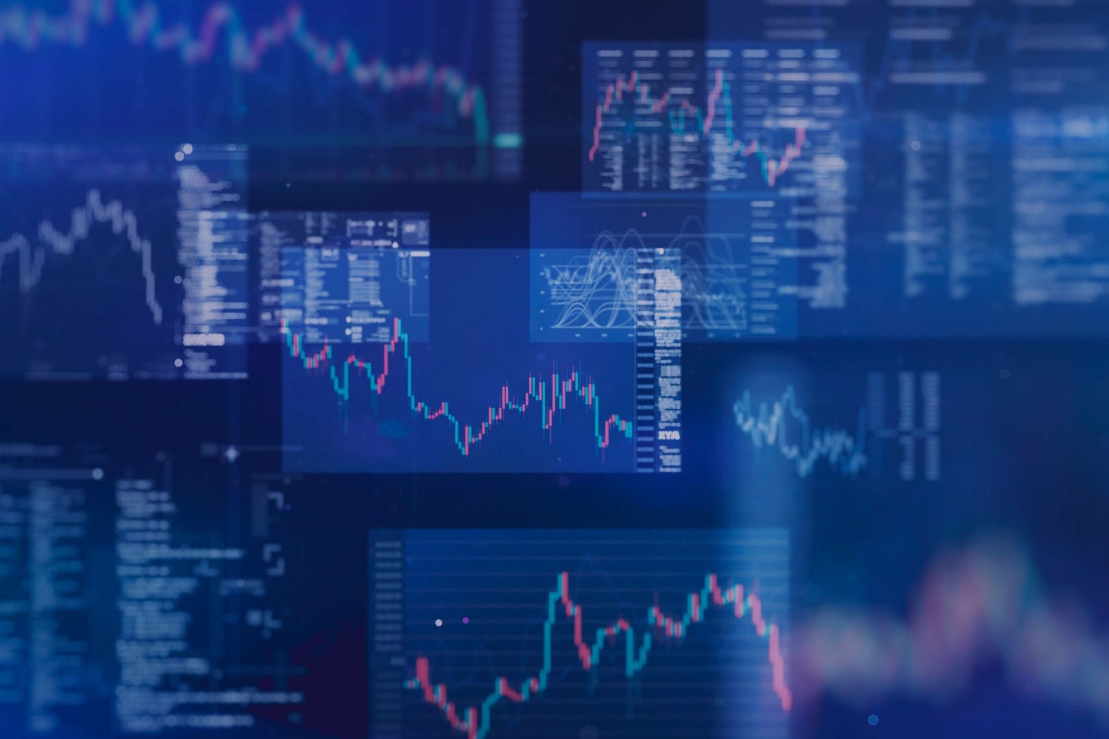 diversos gráficos projetados em uma tela.