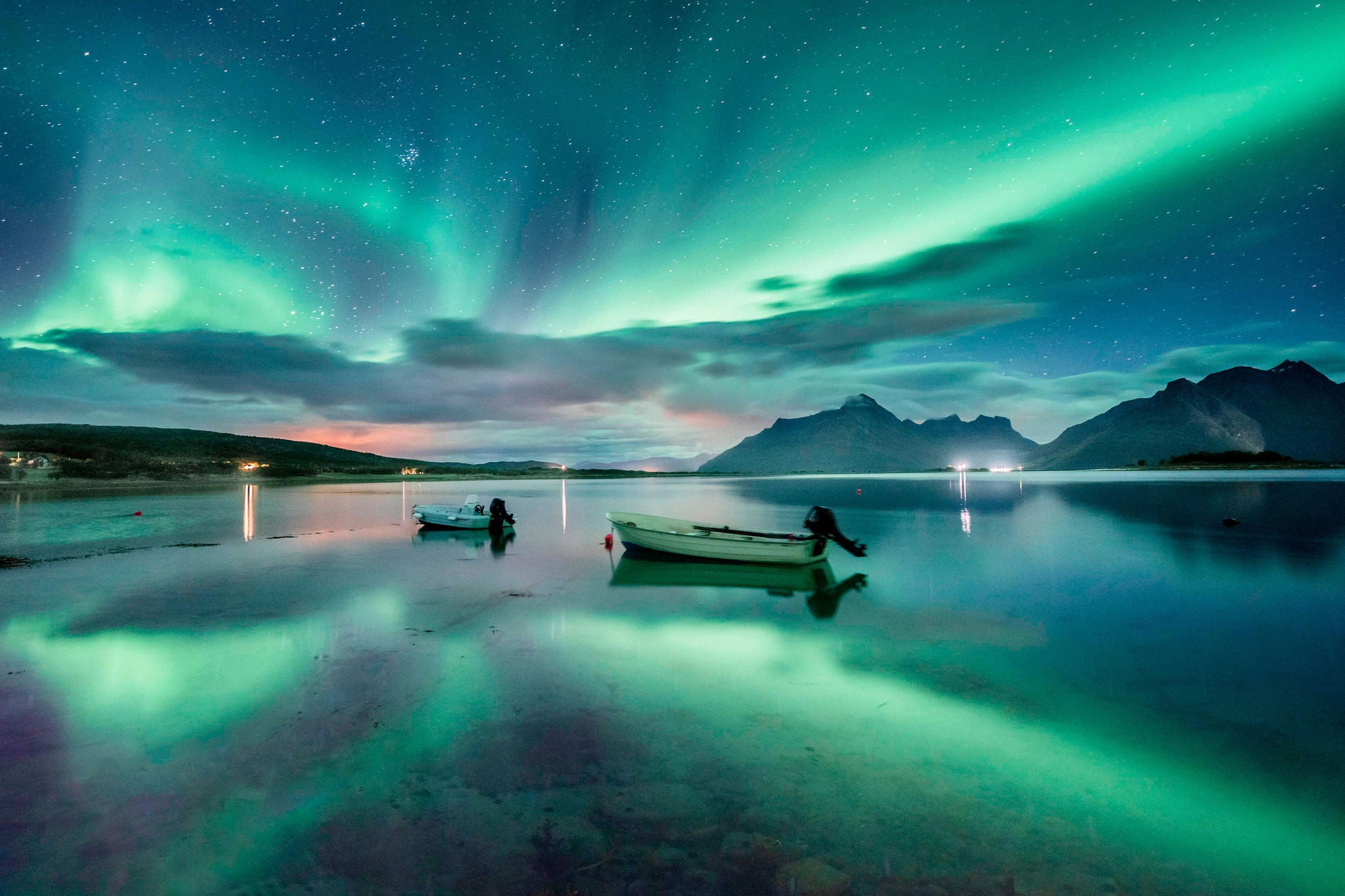 Randonneur en haut d'une montagne